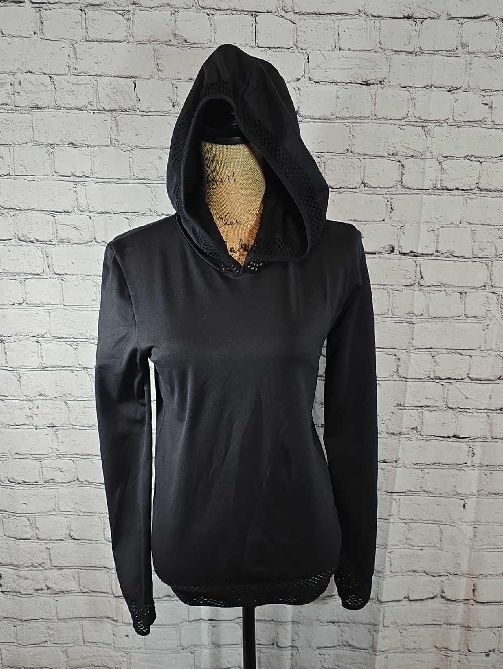 Fabletics Black Hooded Long-Sleeve Hooded Pullover Size M